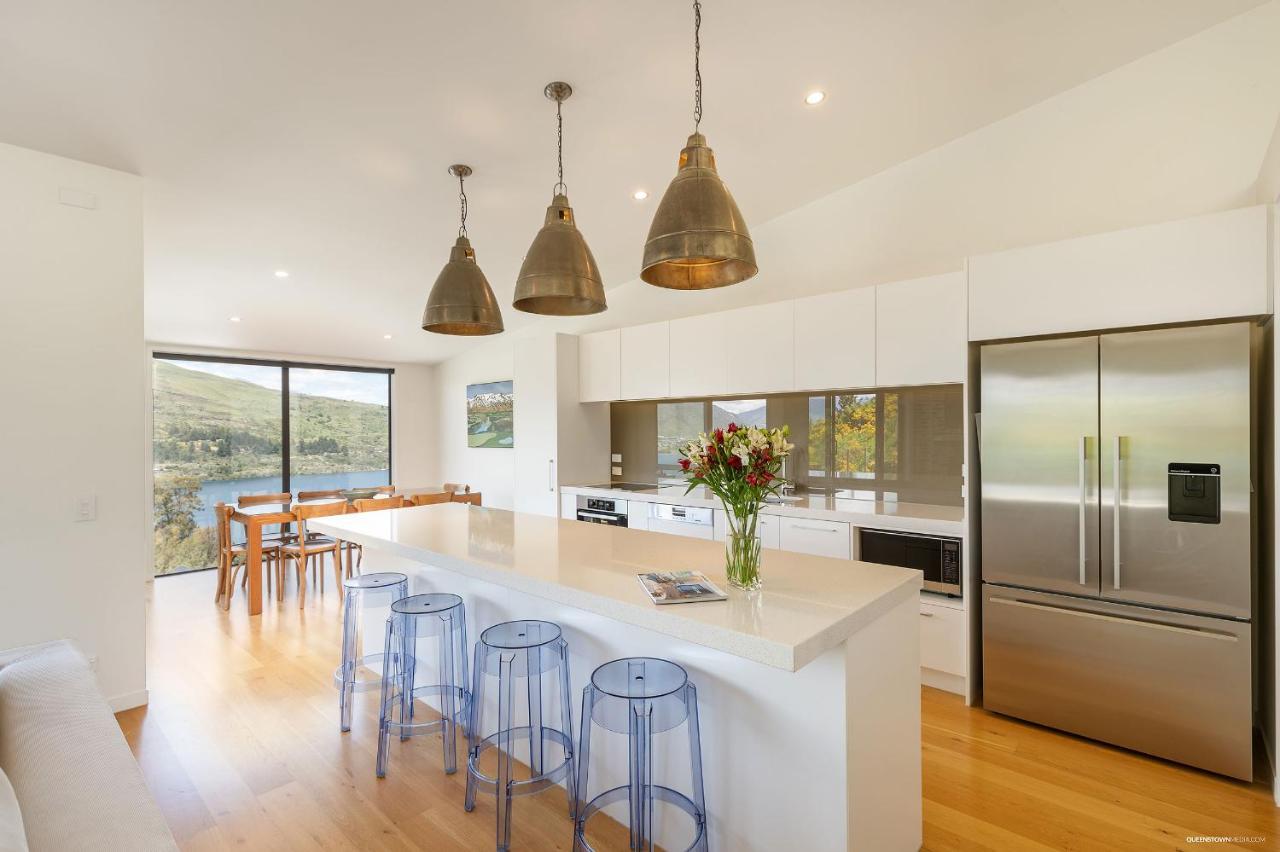 Okataina - Means Place Of Laughter, Luxury Retreat Villa Queenstown Bagian luar foto